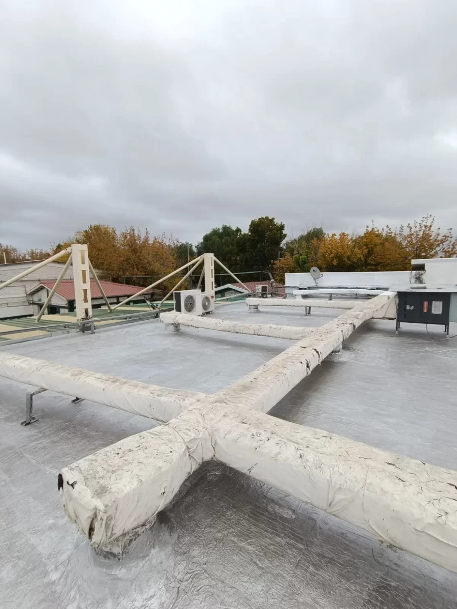 Obra arreglo de techo membrana aluminizada